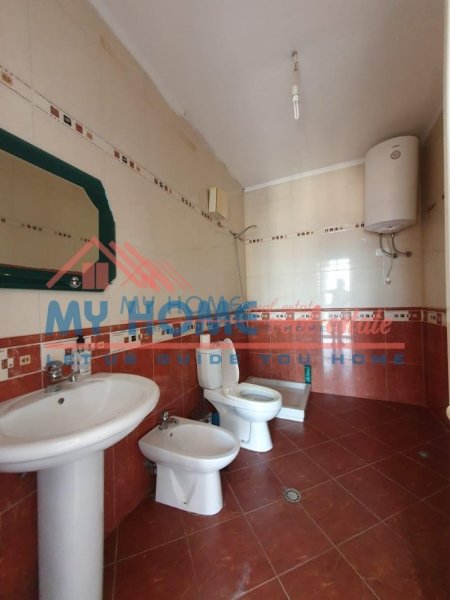 Tirane, jepet me qera apartament 2+1+Ballkon Kati 9, 111 m² 650 € (Rruga e Barrikadave)