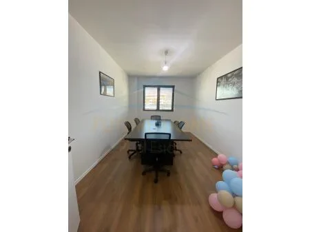 Tirane, jepet me qera apartament 2+1 Kati 5, 130 m² 600 € 