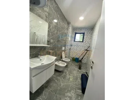 Tirane, jepet me qera apartament 2+1 Kati 5, 130 m² 600 € 