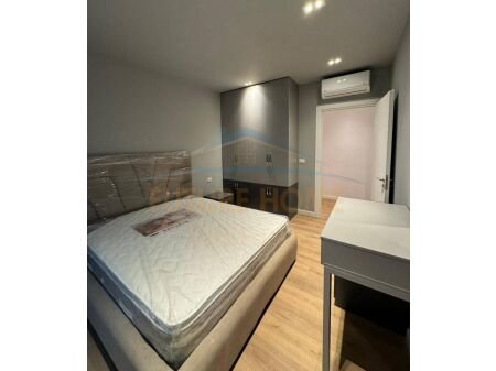 Tirane, jepet me qera apartament 2+1 Kati 4, 95 m² 750 € 
