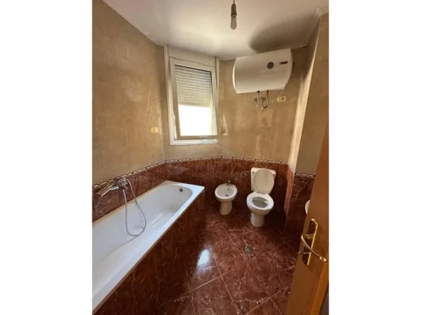 Tirane, shitet apartament 2+1+Ballkon Kati 3, 121 m² 270.000 € (Komuna e Parisit, Tirane)