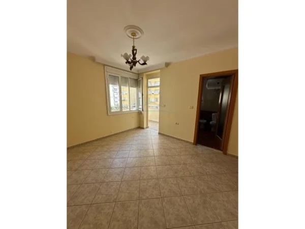 Tirane, shitet apartament 2+1+Ballkon Kati 3, 121 m² 270.000 € (Komuna e Parisit, Tirane)