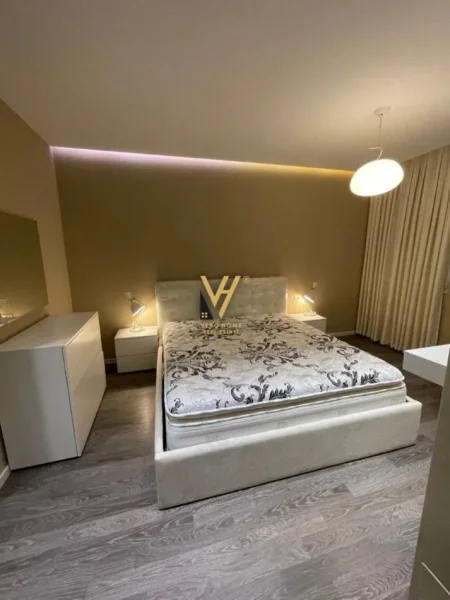 Tirane, jepet me qera apartament 3+1 Kati 6, 190 m² 1.300 € (RRUGA BILL KLINTON)