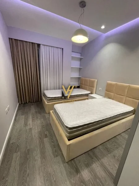 Tirane, jepet me qera apartament 3+1 Kati 6, 190 m² 1.300 € (RRUGA BILL KLINTON)