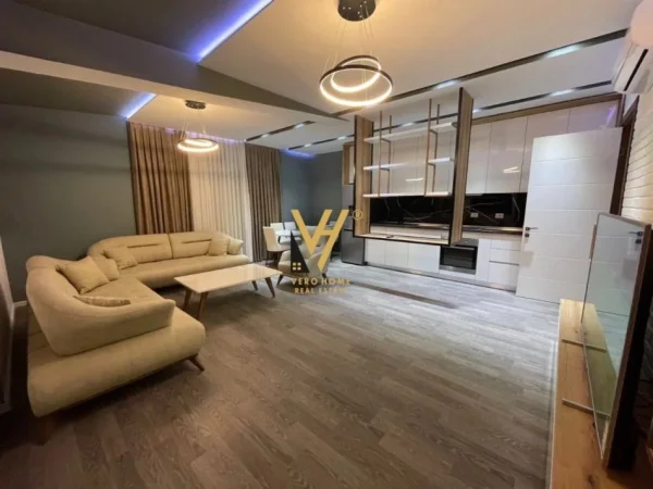 Tirane, jepet me qera apartament 3+1 Kati 6, 190 m² 1.300 € (RRUGA BILL KLINTON)