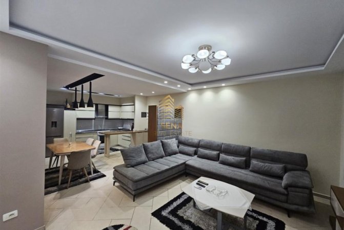 Tirane, jepet me qera apartament 2+1+Ballkon Kati 2, 100 m² 750 € (Rruga Peti)