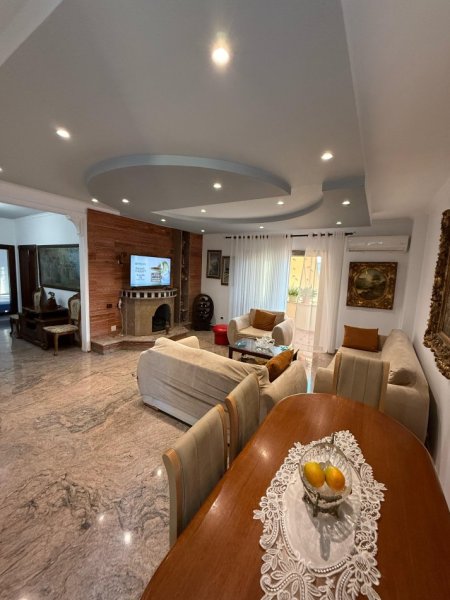 Tirane, jepet me qera apartament 1+1 Kati 2, 100 m² 900 € (Piaca)