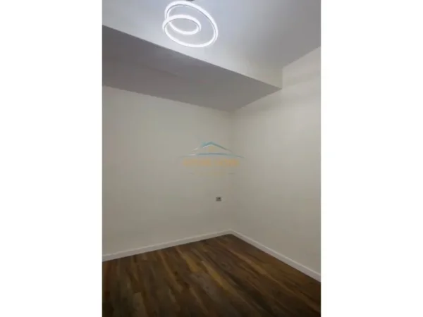 0683487469 Tirane, shitet apartament 1+1 Kati 3, 50 m² 105.000 € (Xhamlliku , Rruga Arkitekt Sinani)