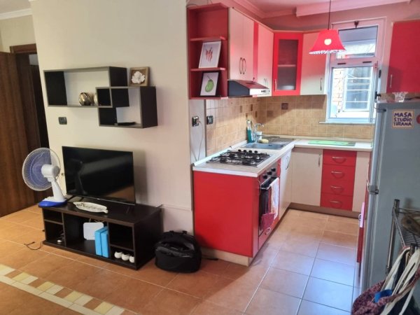 Tirane, jepet me qera 1+1 Kati 2, 60 m² 500 €