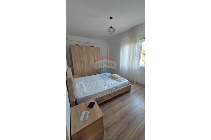 Tirane, jepet me qera apartament 2+1+Ballkon , 100 m² 700 € (Liqeni i Thate)