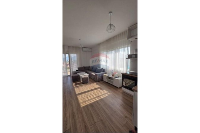 Tirane, jepet me qera apartament 2+1+Ballkon , 100 m² 700 € (Liqeni i Thate)