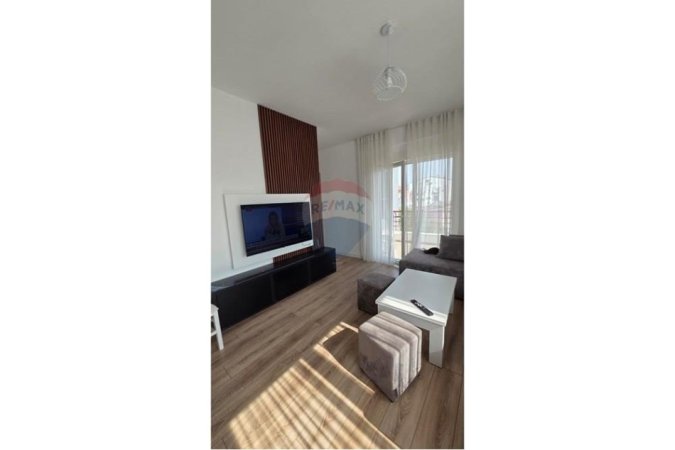 Tirane, jepet me qera apartament 2+1+Ballkon , 100 m² 700 € (Liqeni i Thate)