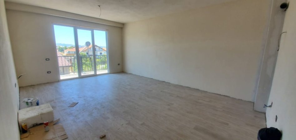 Tirane, shitet apartament 2+1+Ballkon Kati 2, 104 m² (Kamez)