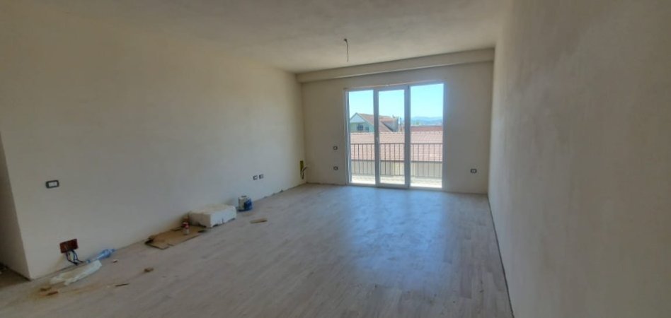 Tirane, shitet apartament 2+1+Ballkon Kati 2, 104 m² (Kamez)