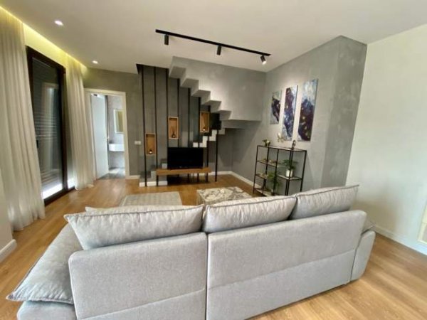 Tirane, jepet me qera apartament duplex 2+1+BLK Kati 7, 156 m² 1.300 Euro (Rruga e Barrikadave)