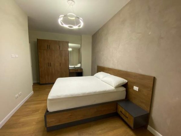 Tirane, jepet me qera apartament duplex 2+1+BLK Kati 7, 156 m² 1.300 Euro (Rruga e Barrikadave)