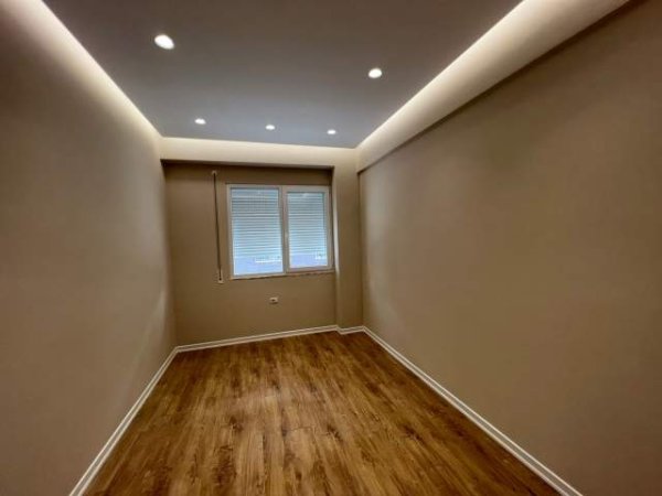 Tirane, jepet me qera apartament 2+1+BLK Kati 7, 104 m² 700 Euro (Rruga e dibres)