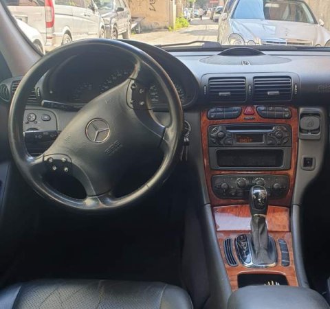 Tirane, shitet makine Mercedes-Benz Benz C class Viti 2001, 2.700 Euro