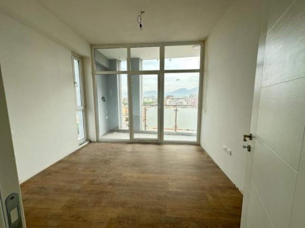 Tirane, jepet me qera ambjent biznesi Kati 6, 87 m² 1.000 Euro (Tish Dahia)