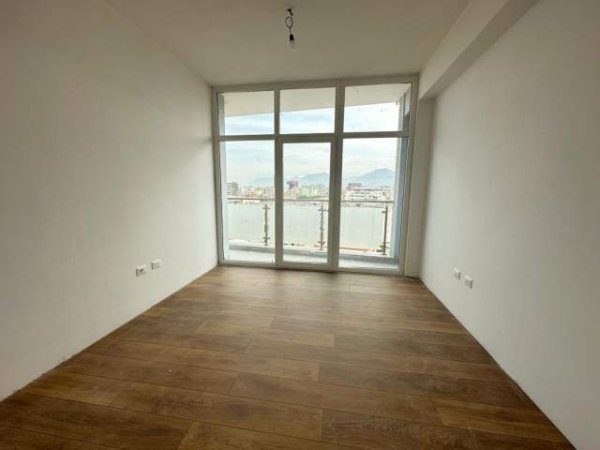 Tirane, jepet me qera ambjent biznesi Kati 6, 87 m² 1.000 Euro (Tish Dahia)