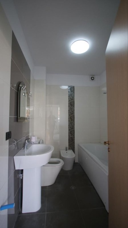 Tirane, jepet me qera apartament 2+1+BLK Kati 3, 100 m² 600 Euro (rr. Hoxha Tahsim)