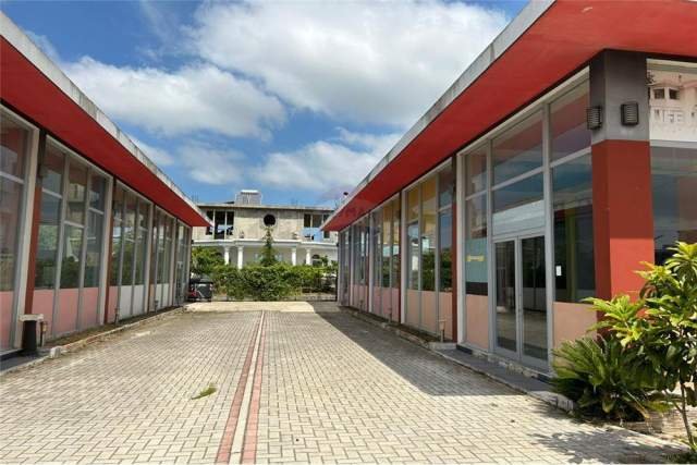 Durres, jepet me qera magazine Kati 0, 1.500 m² 2.000 Euro (Shijak, prane Auto Cetit)