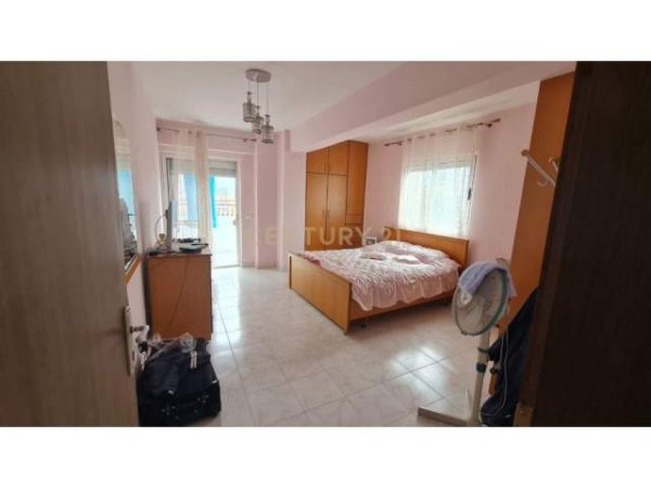 Tirane, shitet apartament 2+1+BLK Kati 8, 119 m² 95.000 Euro (Laprakë)