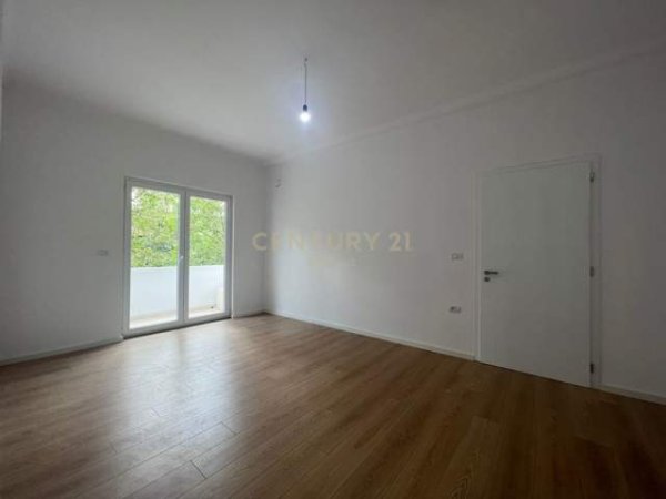 Tirane, shes apartament 2+1 115.000 Euro (21 dhjetori)