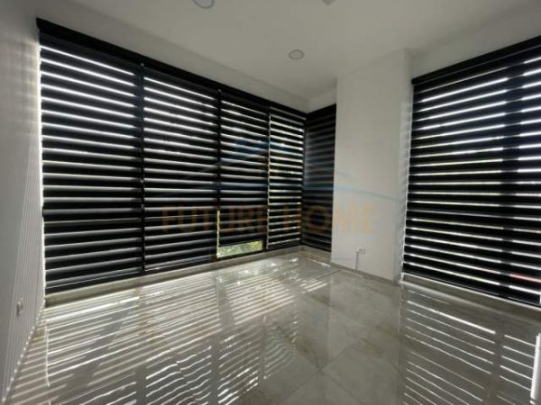 Tirane, jepet me qera ambjent biznesi Kati 1, 240 m² 2.500 Euro (Prane Farmacise 10)