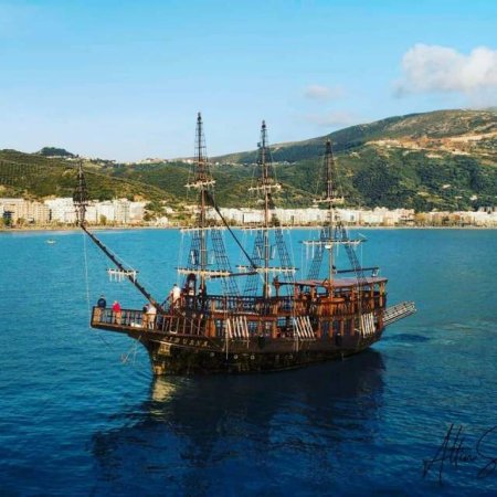 Anije turistike ne Vlore - Udhetim turistik me anije - Daily Boat Trips to Albania
