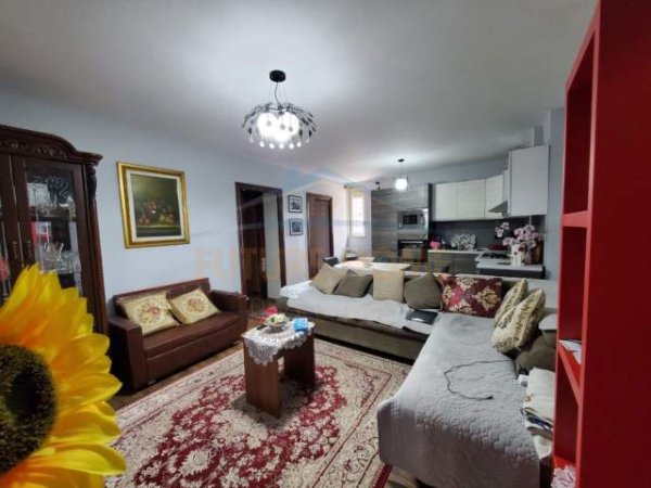 Tirane, shitet apartament 3+1 Kati 3, 84 m² 165.000 Euro (Petro Nini)