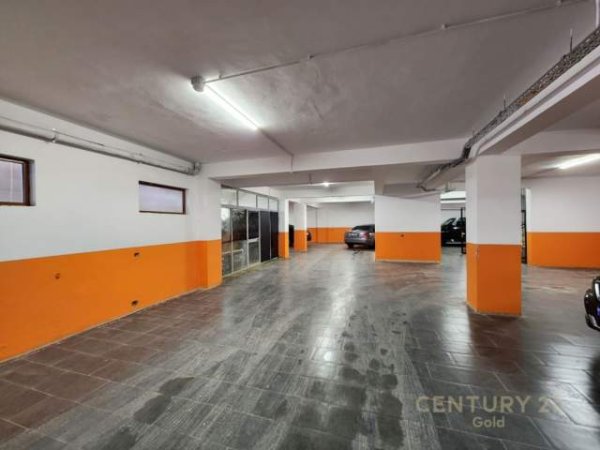 Tirane, jepet me qera ambjent biznesi 335 m² 3.000 Euro