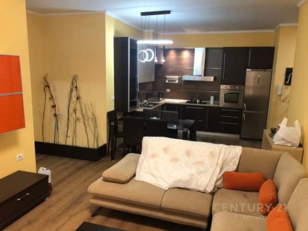 Tirane, jepet me qera apartament 2+1 500 Euro (kopshti Zoologjik)