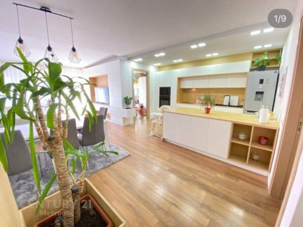 Tirane, jepet me qera apartament 700 Euro (LIQENI I THATE)