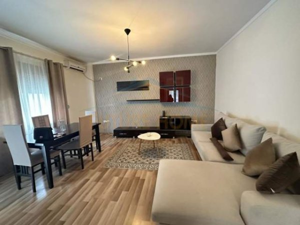 Tirane, jepet me qera apartament 2+1 Kati 4, 82 m² 400 Euro (Kodra E Diellit)