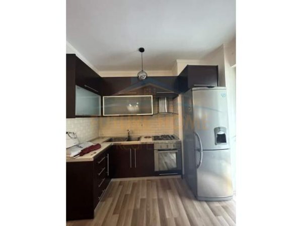 Tirane, jepet me qera apartament 2+1 Kati 4, 82 m² 400 Euro (Kodra E Diellit)