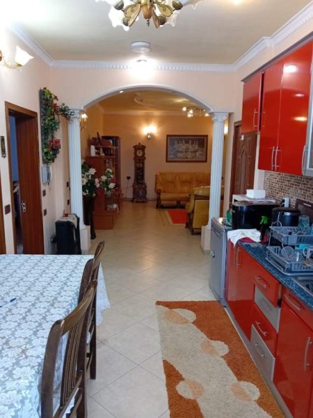 Tirane, jepet me qera Vile 2+1+BLK Kati 3, 127 m² 400 Euro (Fatmir Agalliu)