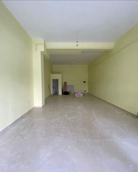 Tirane, jepet me qera dyqan Kati 1, 75 m² 25.000 Leke (yzberisht)