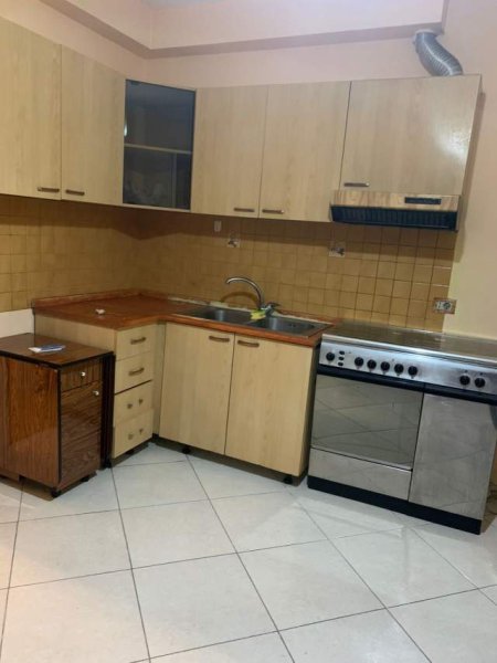 Tirane, jepet me qera apartament 1+1+BLK Kati 4, 47 m² 35.000 Leke (Rruga e Dibres)