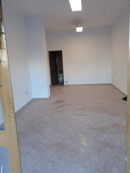 Tirane, jepet me qera ambjent biznesi Kati 0, 35 m² 500 Euro