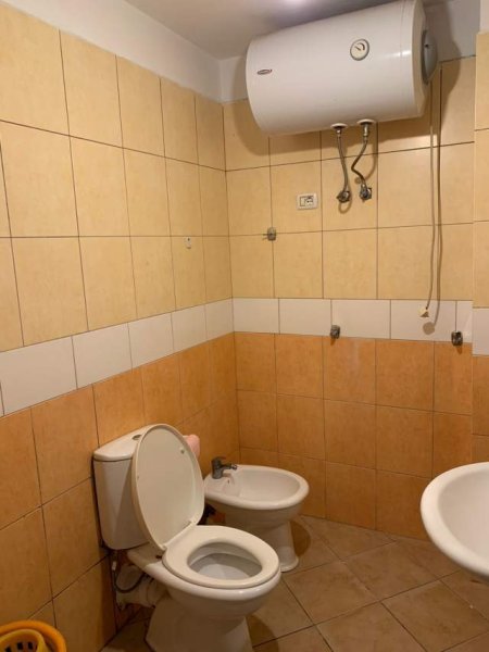 Tirane, jepet me qera apartament 1+1+BLK Kati 1, 60 m² 50.000 Leke (Komuna e Parisit)