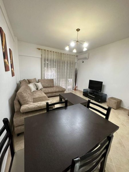 Tirane, jepet me qera Kati 3, 400 Euro