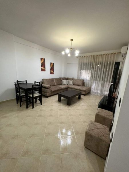 Tirane, jepet me qera Kati 3, 400 Euro