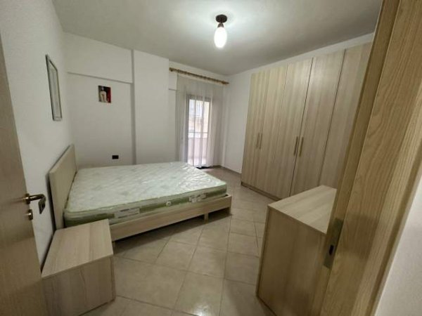 Tirane, jepet me qera apartament 65 m² 400 Euro (Kodra e diellit)