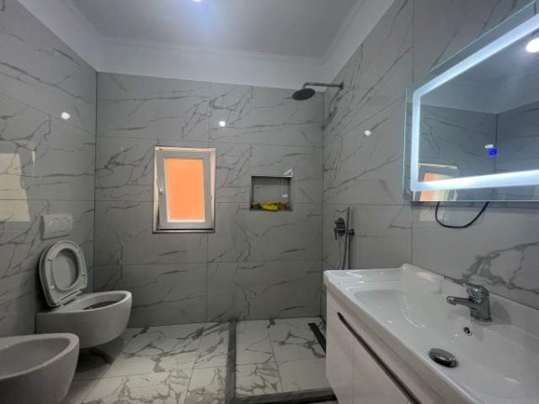 Tirane, shitet apartament 2+1+BLK Kati 3, 68 m² 115.000 Euro (21 Dhjetori)