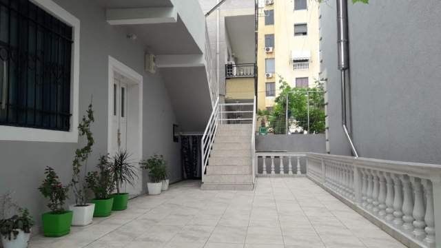 Tirane, jepet me qera shtepi 2+1+A+BLK Kati 1, 40.000 Leke (benjamin kruta)