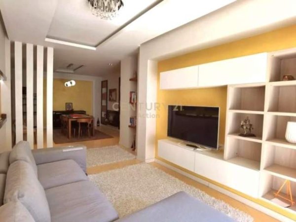 Tirane, shitet apartament 2+1 Kati 3, 118 m² 195.000 Euro (Liqeni i thate)