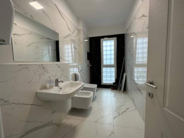 Tirane, jepet me qera ambjent biznesi Kati 1, 195 m² 2.340 Euro (Rruga e Elbasanit)