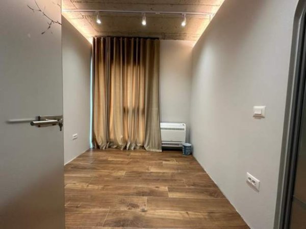 Tirane, jepet me qera ambjent biznesi Kati 1, 195 m² 2.340 Euro (Rruga e Elbasanit)