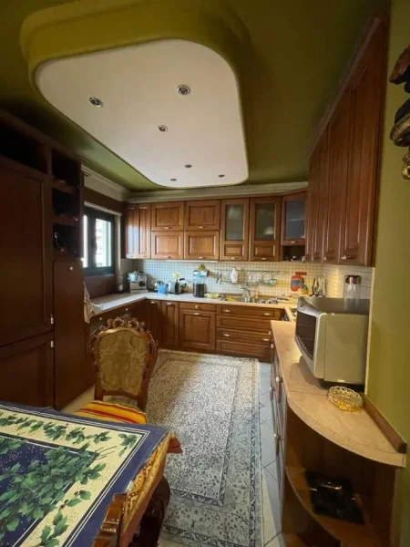 Tirane, jepet me qera apartament 3+1+BLK Kati 7, 196 m² 2.500 Euro (Rruga e Barrikadave)